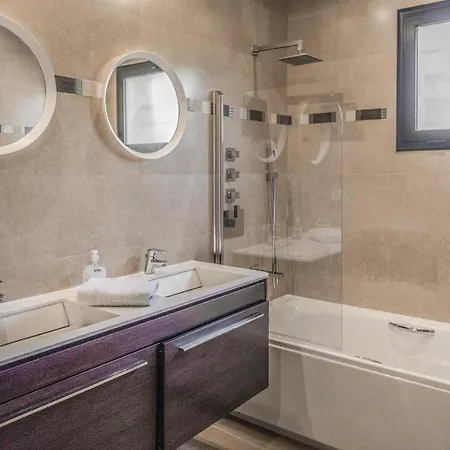 Prázdninový dům In With Kitchen